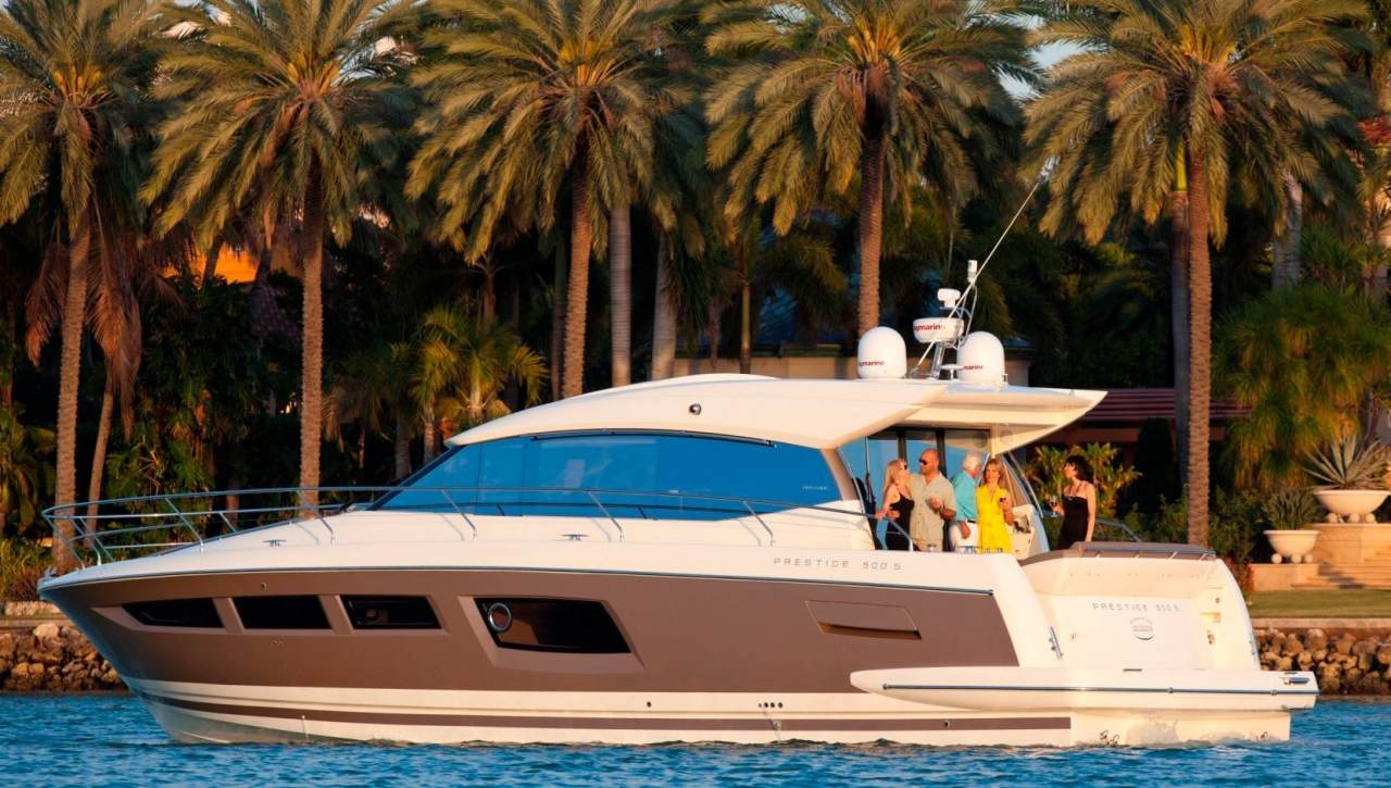 Prestige + PRESTIGE 500S The Innate Elegance of the Coupé Design Discover the yacht