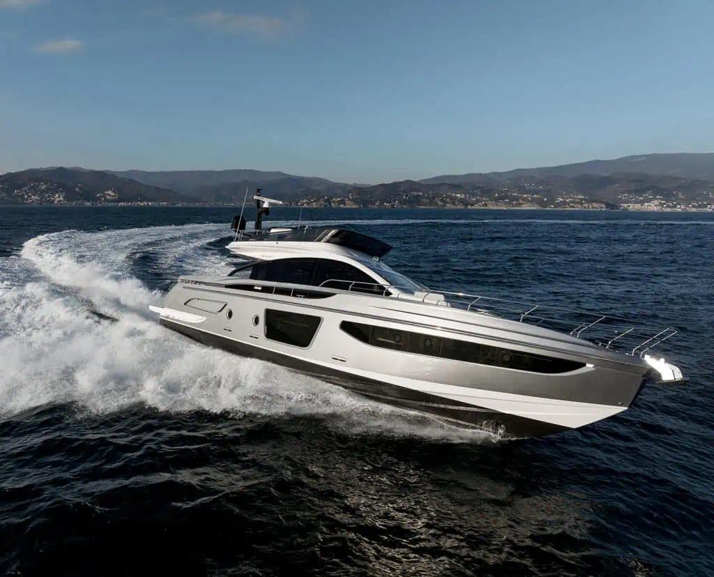 Azimut SLOW CRUISE - 18,6 kn: 8,8 l/nm, RANGE: 387 nm FAST CRUISE - 27 kn: 10,4 l/nm, RANGE: 328 nm " data-menu-img="https://azimutyachts.com/wp-content/uploads/2022/04/Azimut-S-7.png"> 7