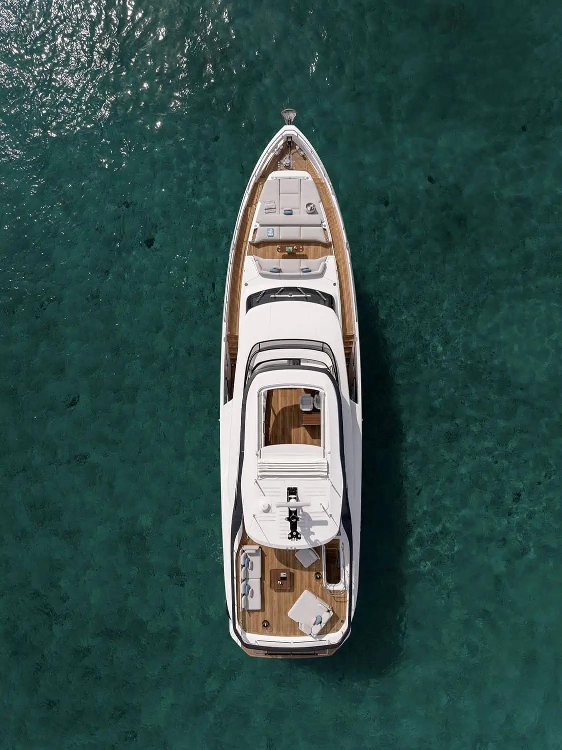 Azimut SLOW CRUISE - 13,2 kn: 12,5 l/nm, RANGE: 613 nm FAST CRUISE - 24 kn: 20,3 l/nm, RANGE: 376 nm " data-menu-img="https://azimutyachts.com/wp-content/uploads/2022/04/Azimut-Grande-26.png"> 26m