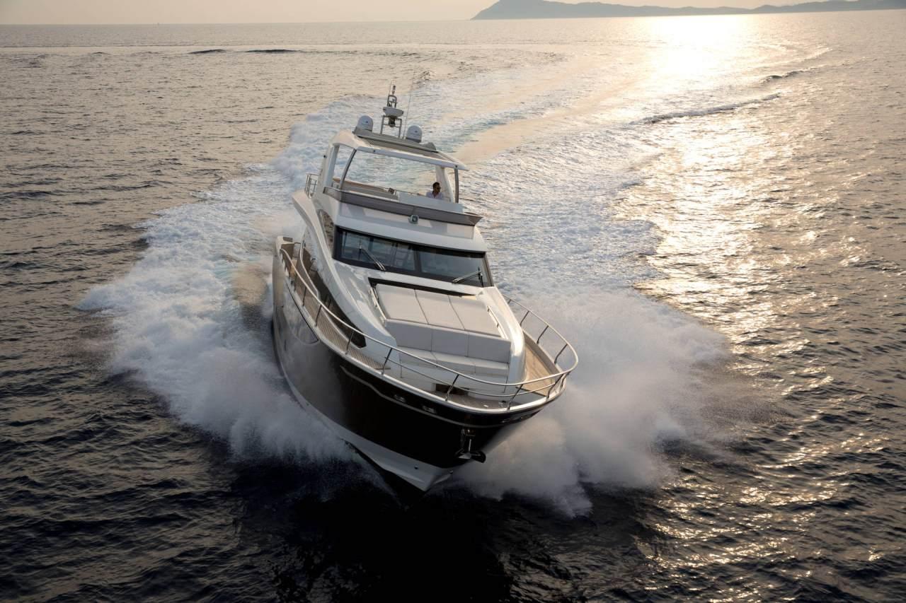 Prestige + PRESTIGE 750 Home, Sweet Home Discover the yacht