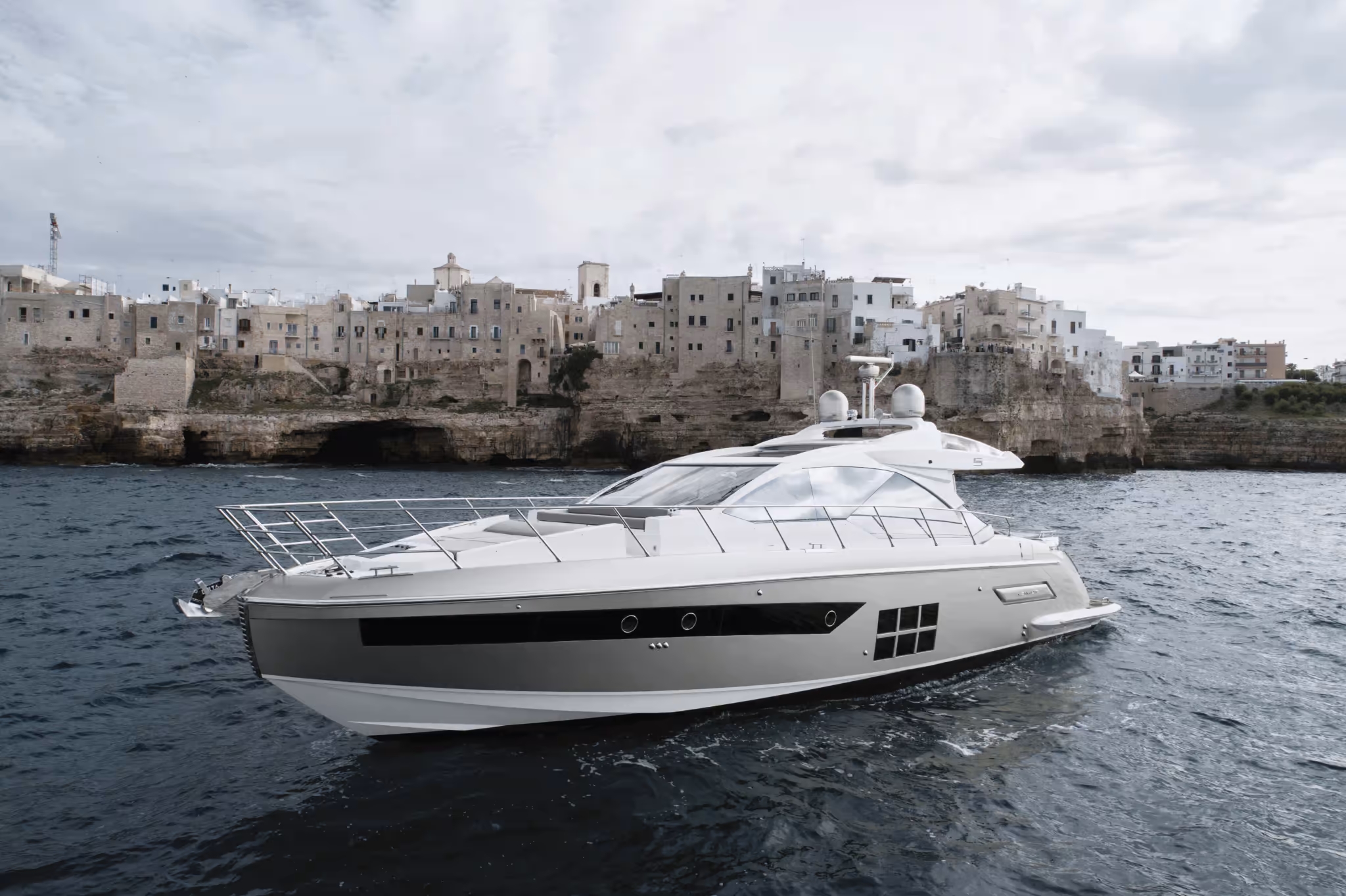 Azimut S6 Length overall 18 m (59’ 1”) Beam max 4,75 m (15’ 7’’) Cabins 3 + 1 crew Find out more