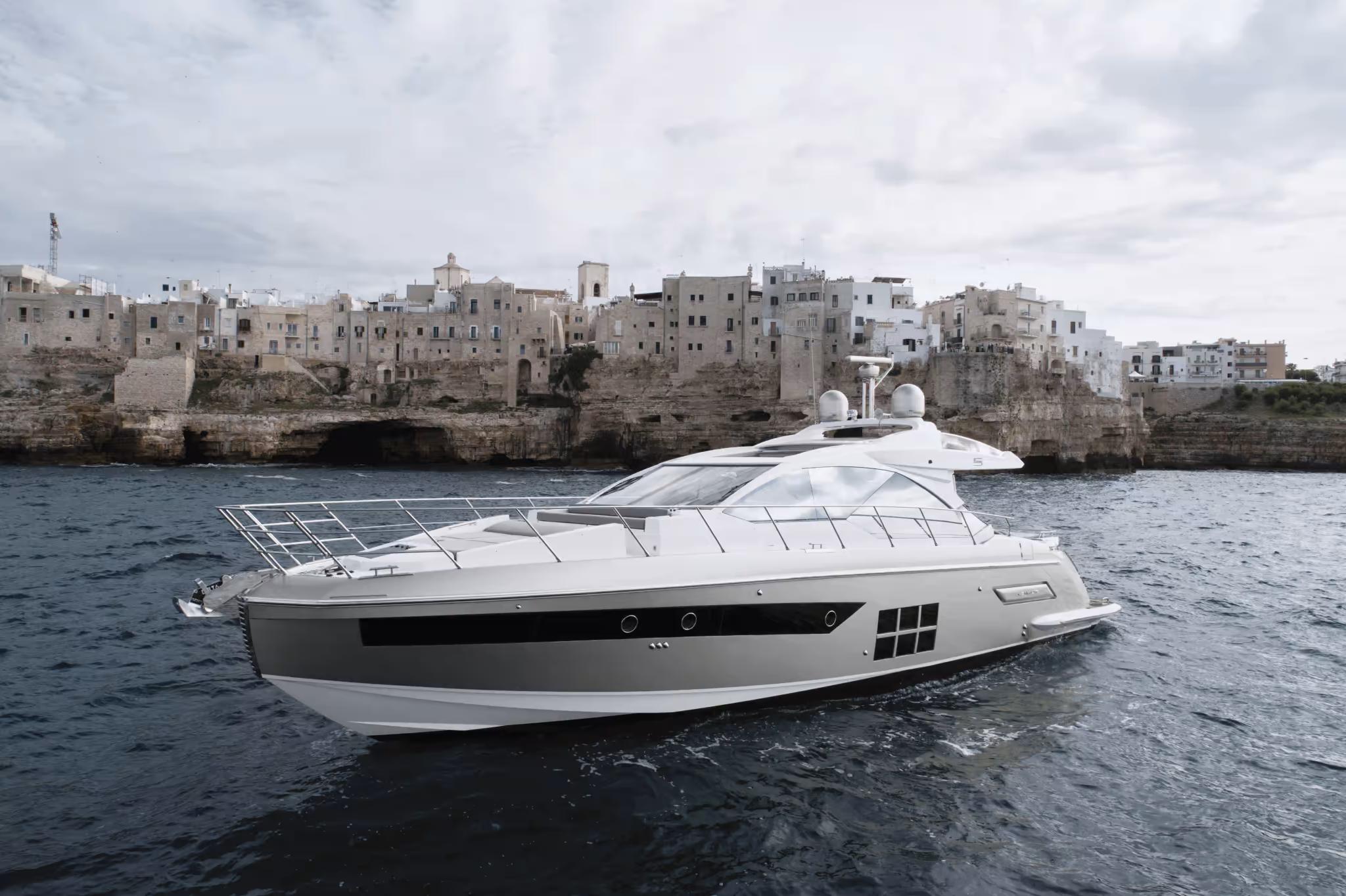 Azimut S6 Length overall 18 m (59’ 1”) Beam max 4,75 m (15’ 7’’) Cabins 3 + 1 crew Find out more