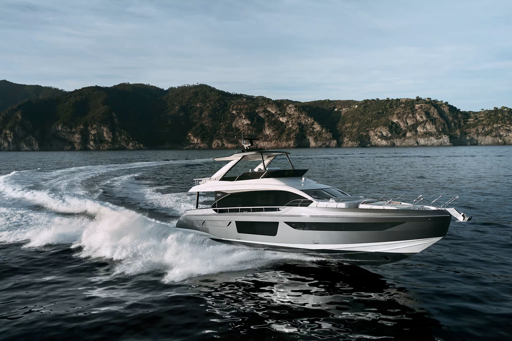 Azimut SLOW CRUISE - 15,2 kn: 7,9 l/nm, RANGE: 424 nm FAST CRUISE - 27 kn: 9,9 l/nm, RANGE: 336 nm " data-menu-img="https://azimutyachts.com/wp-content/uploads/2022/04/Azimut-Fly-68.png"> 68