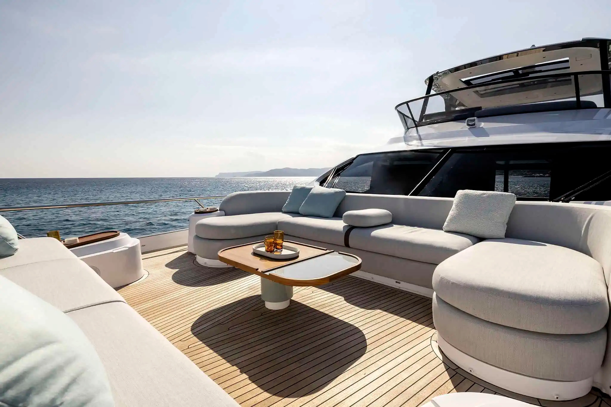 Azimut SLOW CRUISE - 14,8 kn: 10,4 l/nm, RANGE: 451 nm FAST CRUISE - 26 kn: 14,5 l/nm, RANGE: 323 nm " data-menu-img="https://azimutyachts.com/wp-content/uploads/2023/08/New_72_menu.png"> 72