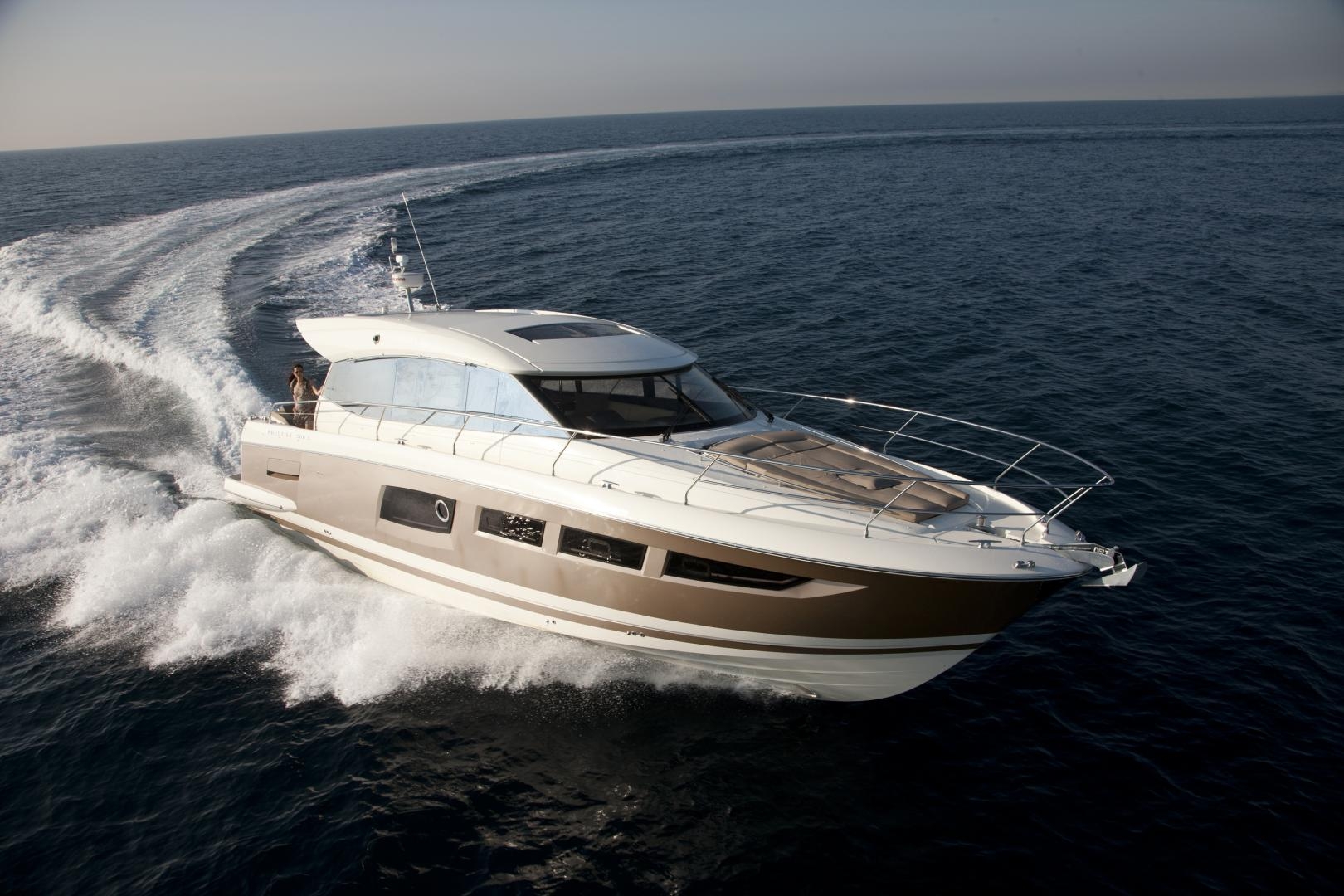 Prestige + PRESTIGE 60S The Prestige 60S: for devoted fans of express motor yachts Discover the yacht
