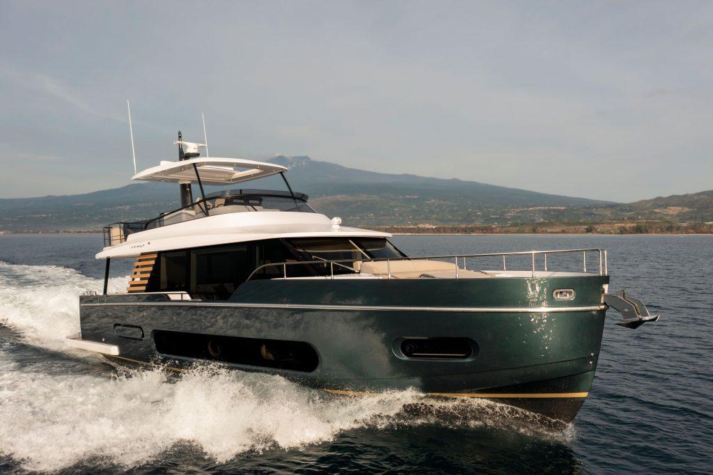 Azimut SLOW CRUISE - 11,2 kn: 7,1 l/nm, RANGE: 464 nm FAST CRUISE - 22 kn: 10,1 l/nm, RANGE: 326 nm " data-menu-img="https://azimutyachts.com/wp-content/uploads/2022/05/Magellano-58.png"> 60